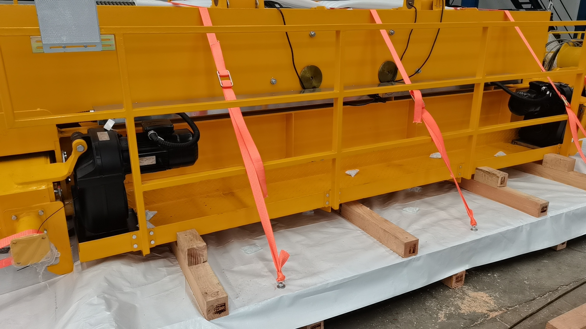 長20米、重40噸的大型設(shè)備木箱，需要注意